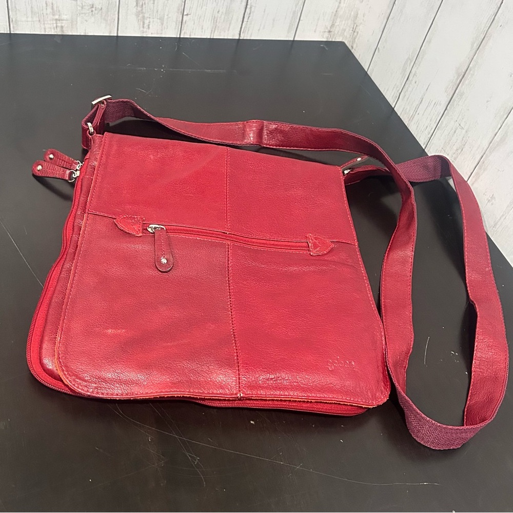 Gabbie Red Leather
Crossbody Messenger Bag
Adjustable Strap Expandable
Zip Sides